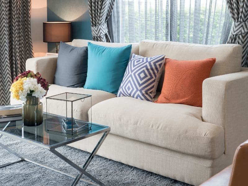 How To Decorate Sofa With Pillows (1)