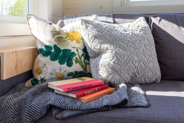 Can you wash pillows with stuffing?