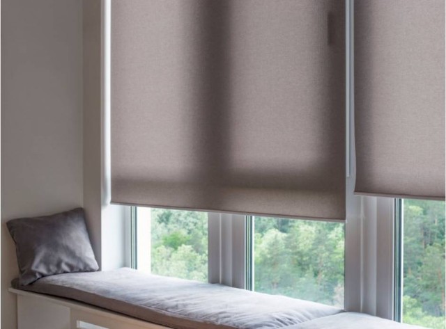 Choosing the Right Fabric for Your Roman Shades