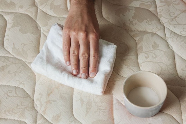 How To Clean Mattress Without Vacuum