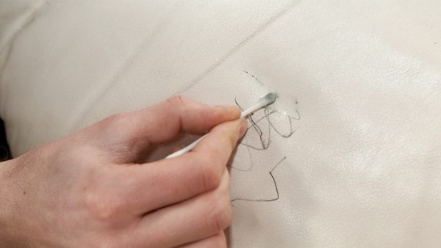 How To Remove Pen Marks From Leather Sofa