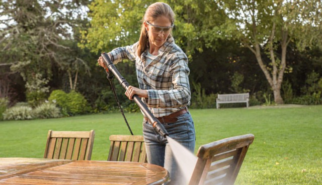 How To Restore Outdoor Wood Furniture Swiftly At Home
