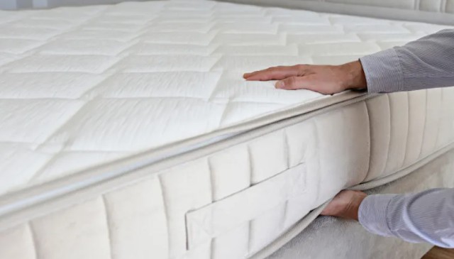Monitoring the Mattress Topper's Condition During Storage