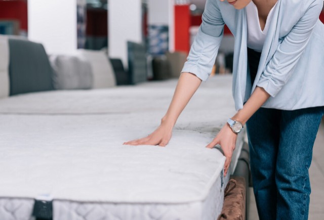 Common Mistakes to Avoid when Choosing Between a Firm and Plush Mattress